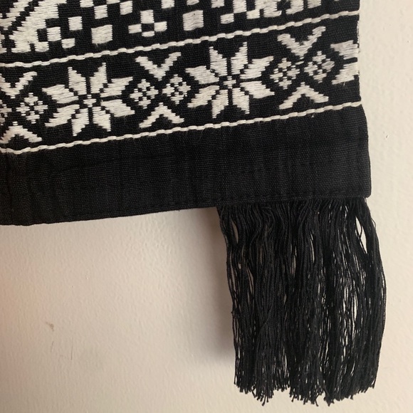 Embroidered crossbody bag w/ fringe - Picture 4 of 4